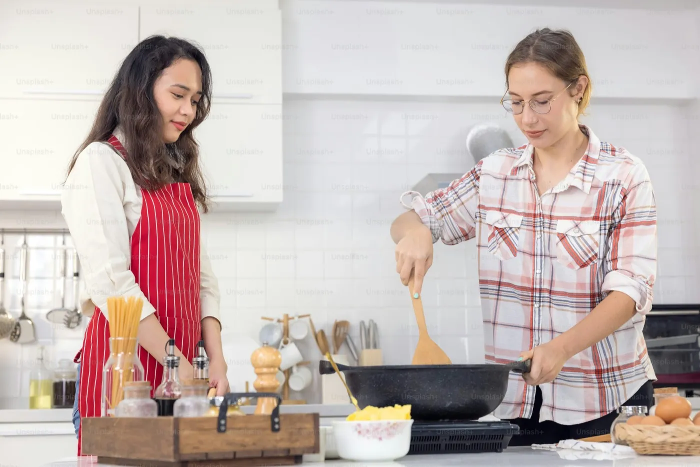 Aula de culinária em casal