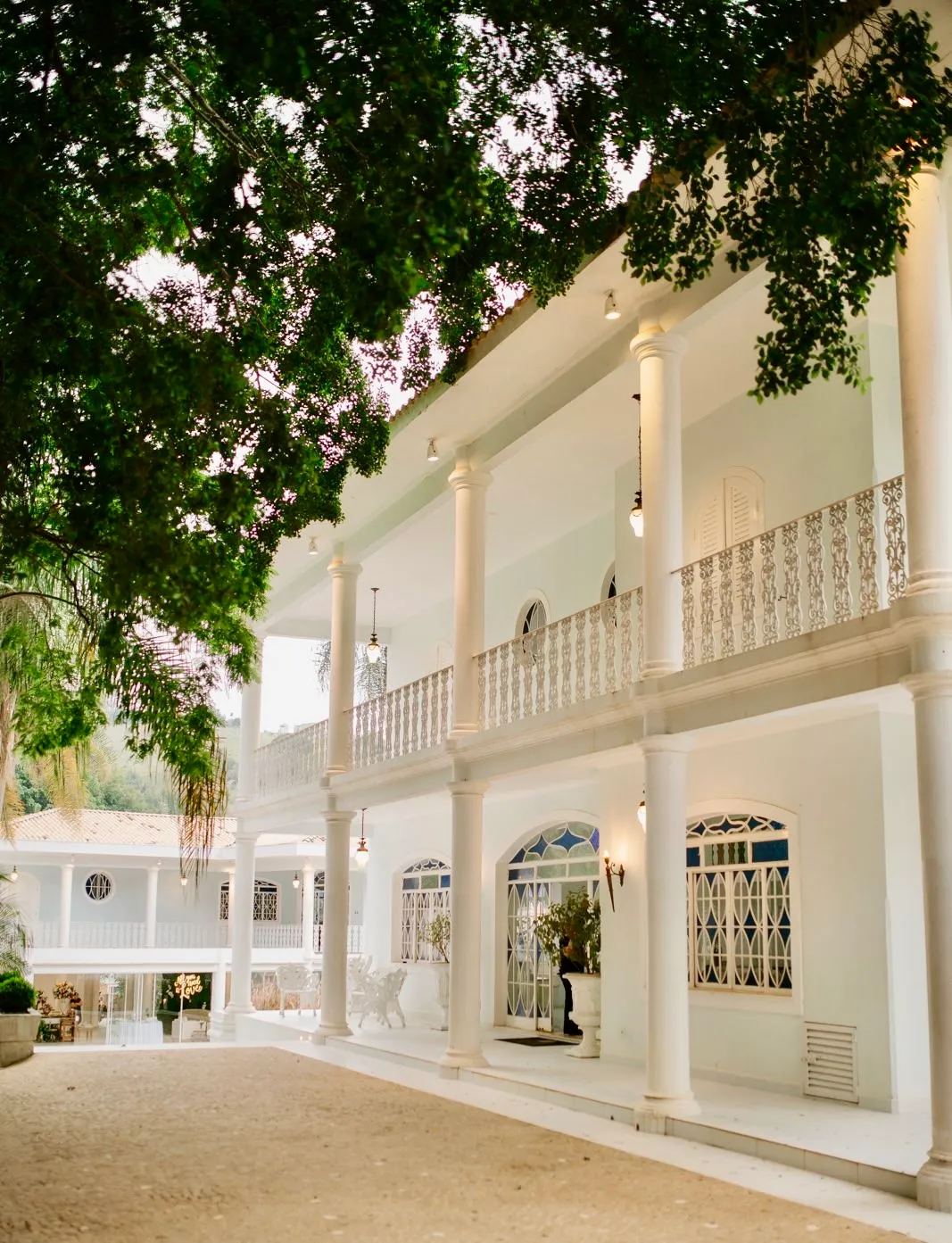 Cerimônia ao ar livre nos jardins da Fazenda Santa Isabel Eventos